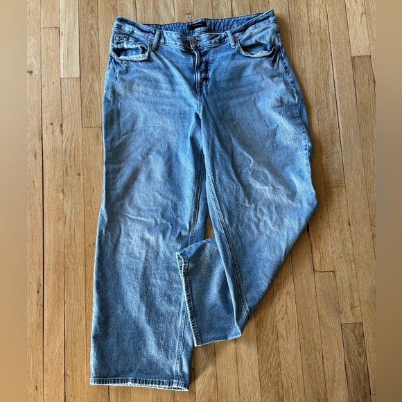 Edgely Curvy High Rise Relaxed Boyfriend Wide Leg Jean - Short - Picture 3 of 12